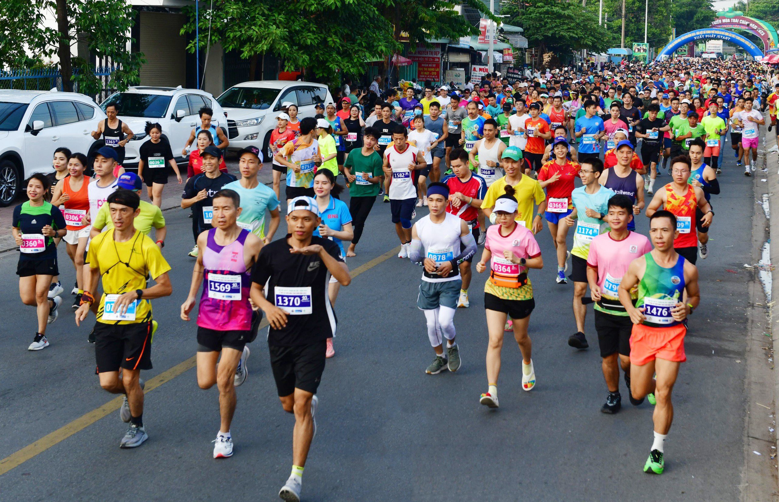 Giải việt dã “Cung đường Mùa trái chín” - sự kiện thu hút hàng ngìn người đam mê chạy bộ đăng ký tham gia.